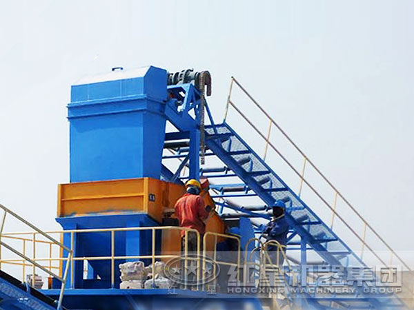 直線(xiàn)振動(dòng)篩現場(chǎng)