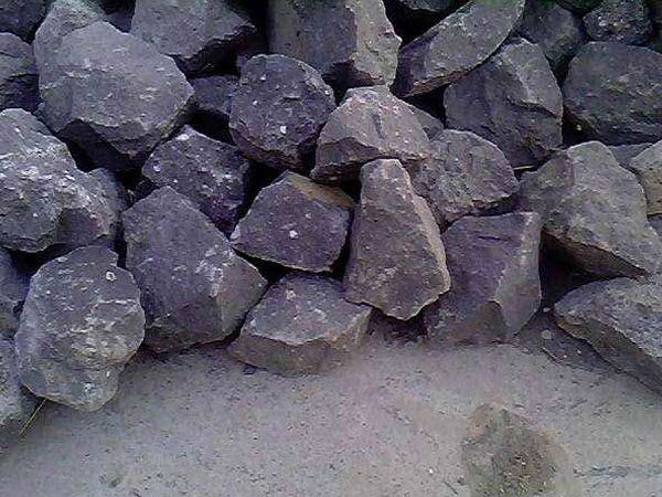 時(shí)產(chǎn)300t玄武巖破碎生產(chǎn)線(xiàn)設備配置、工藝流程介紹