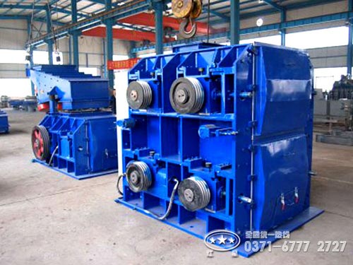 四輥式破碎機生產(chǎn)車(chē)間