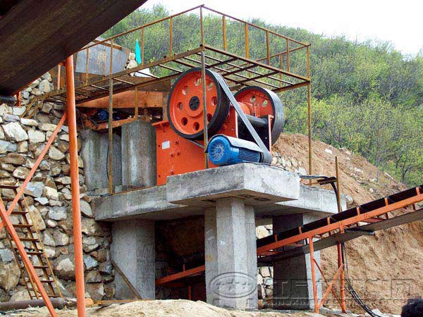 時(shí)產(chǎn)700-800噸石灰石碎石生產(chǎn)線(xiàn)設備配置