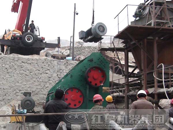 原煤破碎機安裝現場(chǎng)