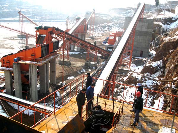 礦石粉碎機在砂石生產(chǎn)線(xiàn)