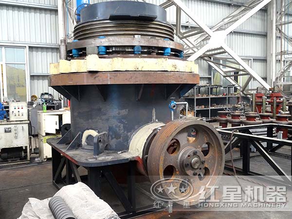 多缸液壓圓錐破碎機生產(chǎn)車(chē)間