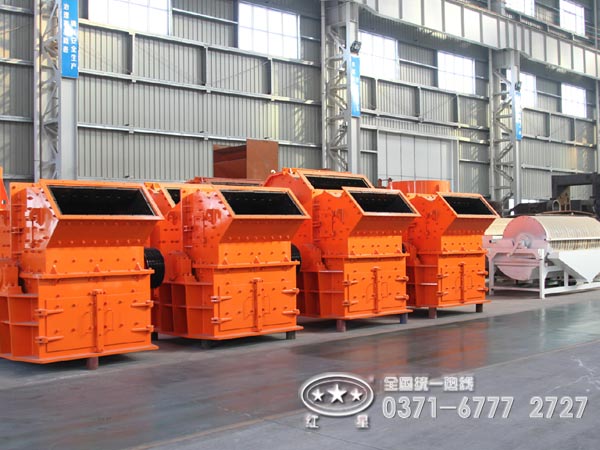 細碎機廠(chǎng)家車(chē)間一角