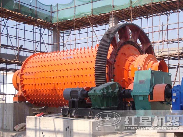 礦山球磨機生產(chǎn)現場(chǎng)