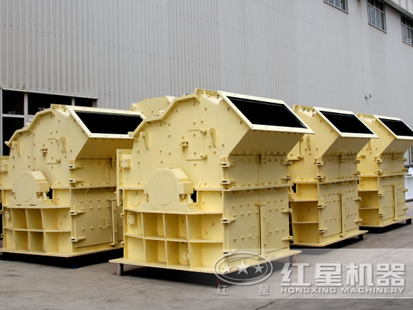 河南細碎機廠(chǎng)家車(chē)間一角