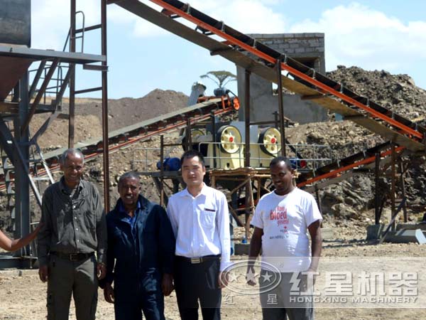 礦石顎式破碎機投產(chǎn)現場(chǎng)示意圖