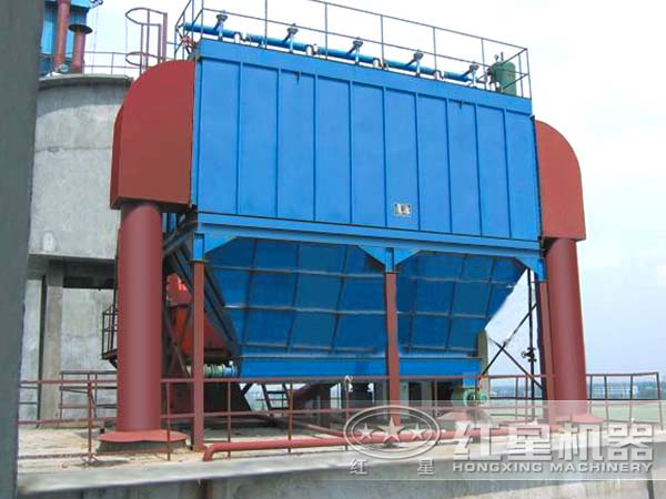 脈沖布袋除塵器工作現場(chǎng)