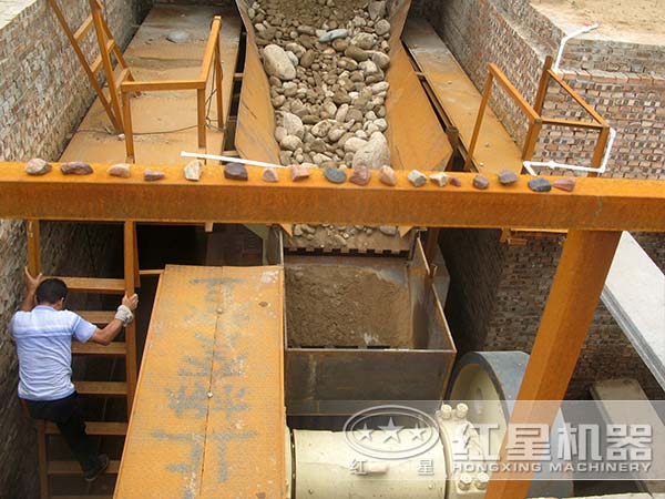 尾礦石破碎加工現場(chǎng)