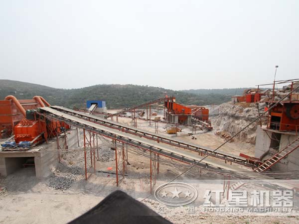 石子機組成的石子破碎生產(chǎn)線(xiàn)