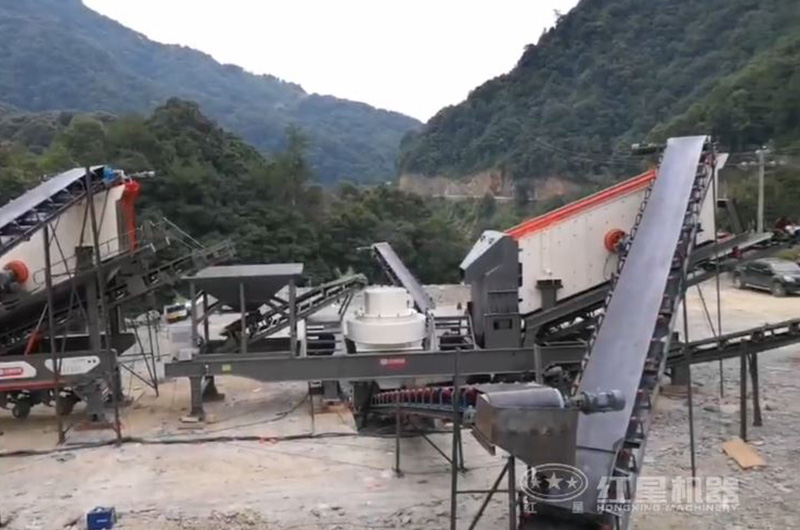“二合一”移動(dòng)式人工制砂現場(chǎng)