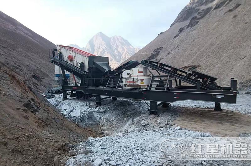 小型破碎制砂一體機工作現場(chǎng)圖片 小型破碎制砂一體機工作現場(chǎng)圖片