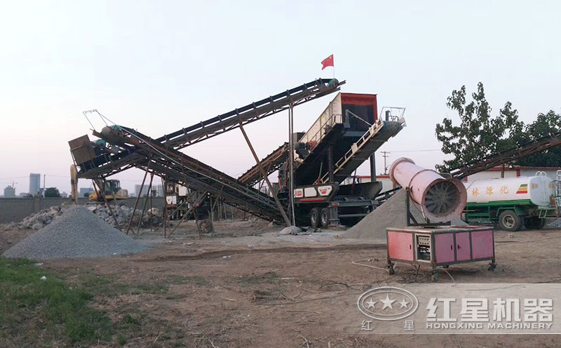 移動(dòng)破碎機加工礦渣現場(chǎng) 移動(dòng)破碎機加工礦渣現場(chǎng)