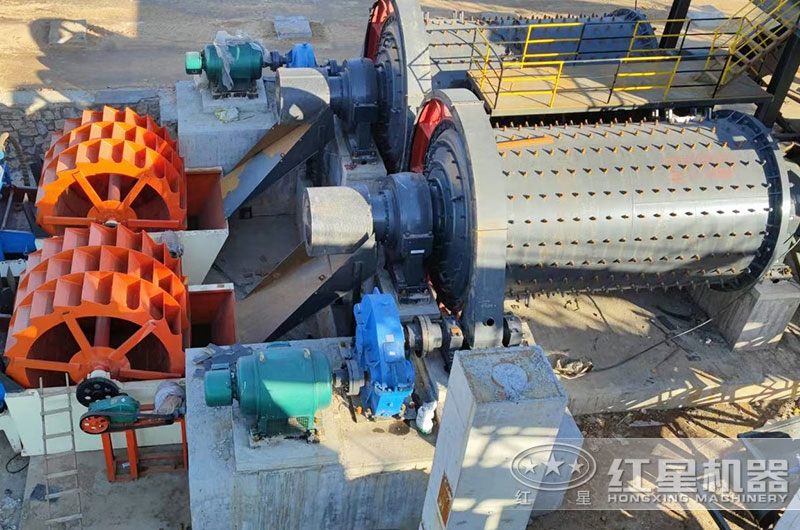 濕式球磨機工作現場(chǎng)實(shí)拍圖