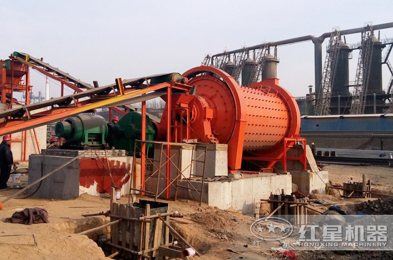 球磨機工作現場(chǎng)圖片