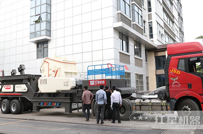 移動(dòng)式反擊破發(fā)貨現場(chǎng)圖片