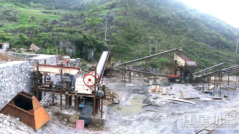 顎式破碎機細碎加工作業(yè)現場(chǎng) 顎式破碎機細碎加工作業(yè)現場(chǎng)