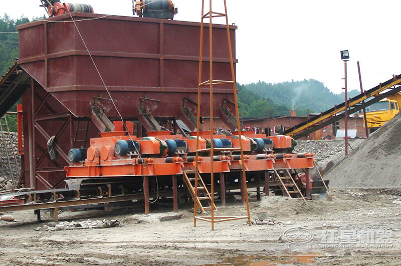 對輥式破碎機破碎原料煤現場(chǎng)