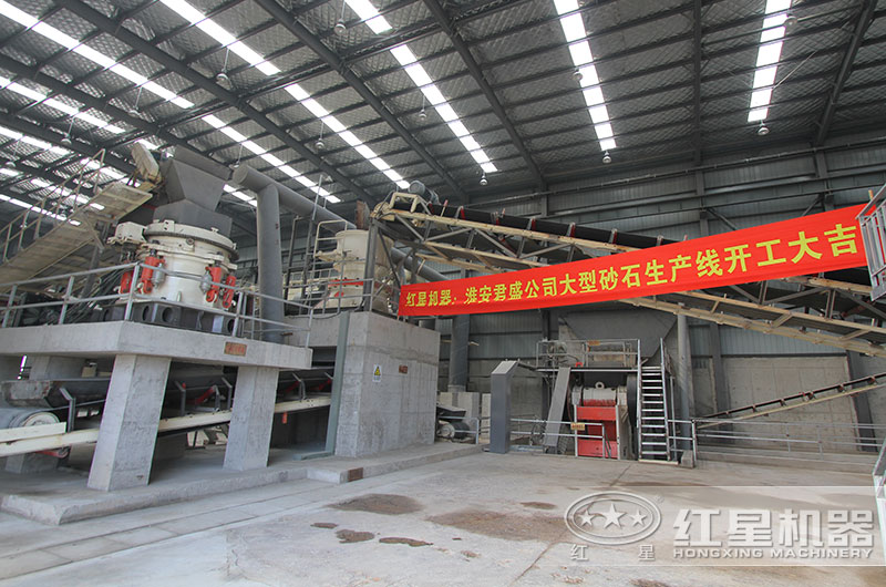 大型破碎石頭的機器工作現場(chǎng)圖片 大型破碎石頭的機器工作現場(chǎng)圖片