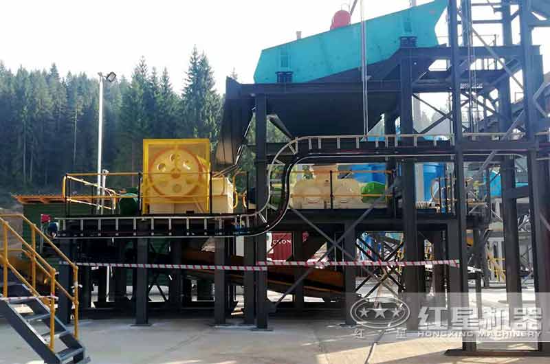 2PG1560對輥式破碎機處理煤塊現場(chǎng)