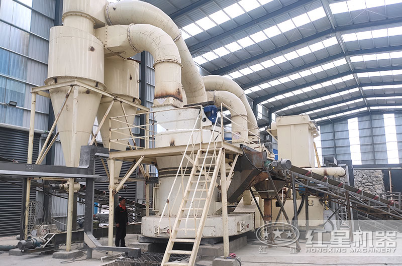 超細磨粉機工作現場(chǎng)圖片