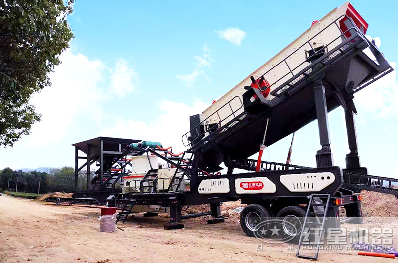 “四合一”移動(dòng)式人工制砂現場(chǎng)