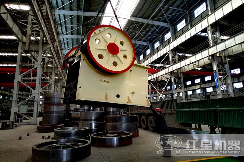 鵝卵石破碎設備發(fā)貨現場(chǎng)