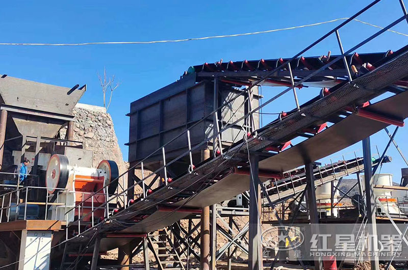 顎式破碎機工作現場(chǎng)圖 顎式破碎機工作現場(chǎng)圖