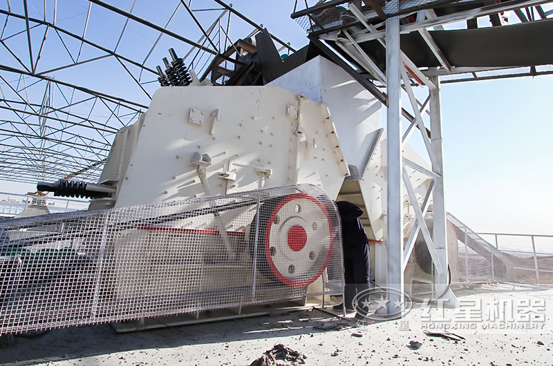 珍珠巖設備生產(chǎn)線(xiàn)——反擊式破碎機