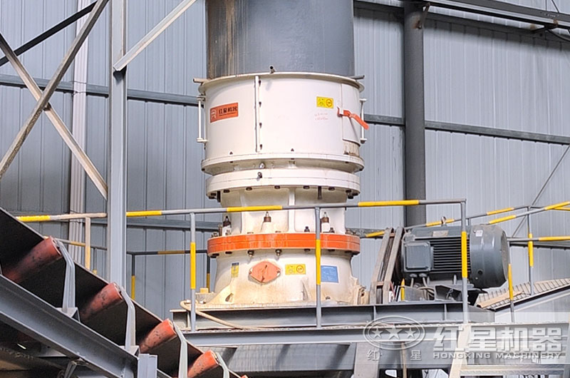 鵝卵石圓錐破碎機工作現場(chǎng)圖片