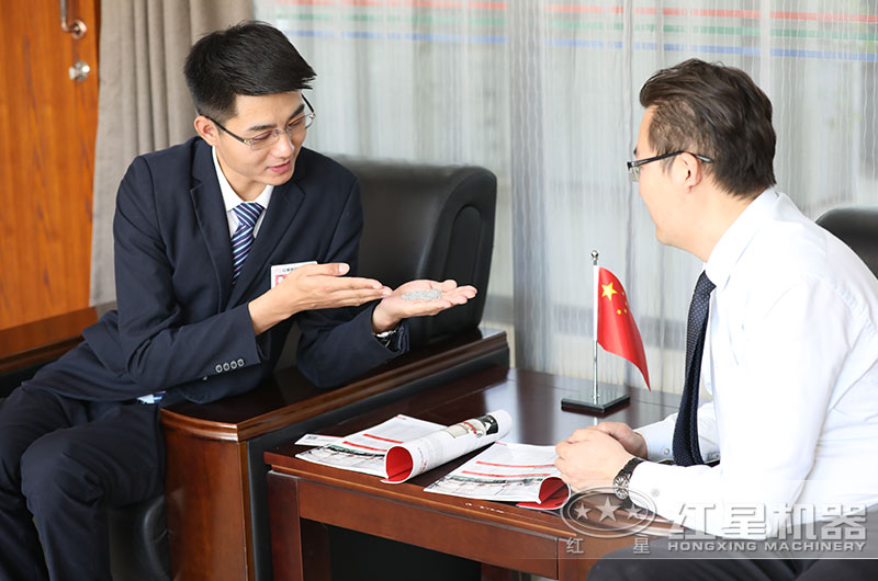 經(jīng)理根據客戶(hù)物料幫忙選擇設備 經(jīng)理根據客戶(hù)物料幫忙選擇設備