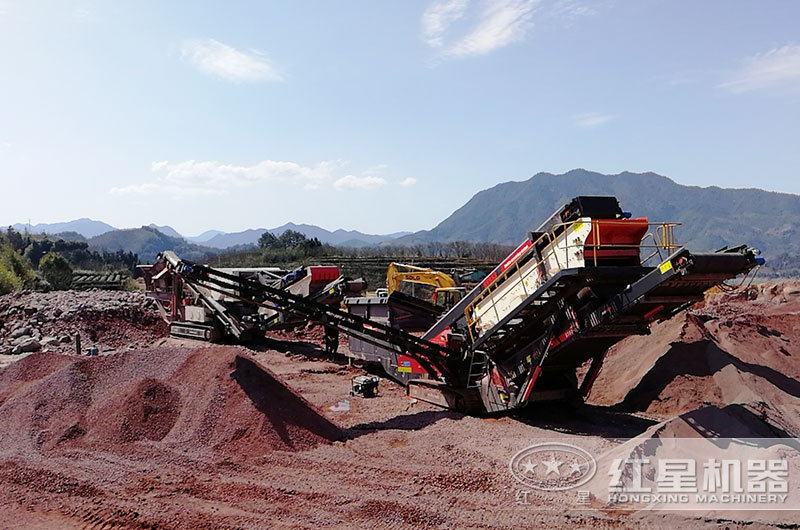 移動(dòng)履帶一體式破碎機作業(yè)現場(chǎng)（處理建筑垃圾）