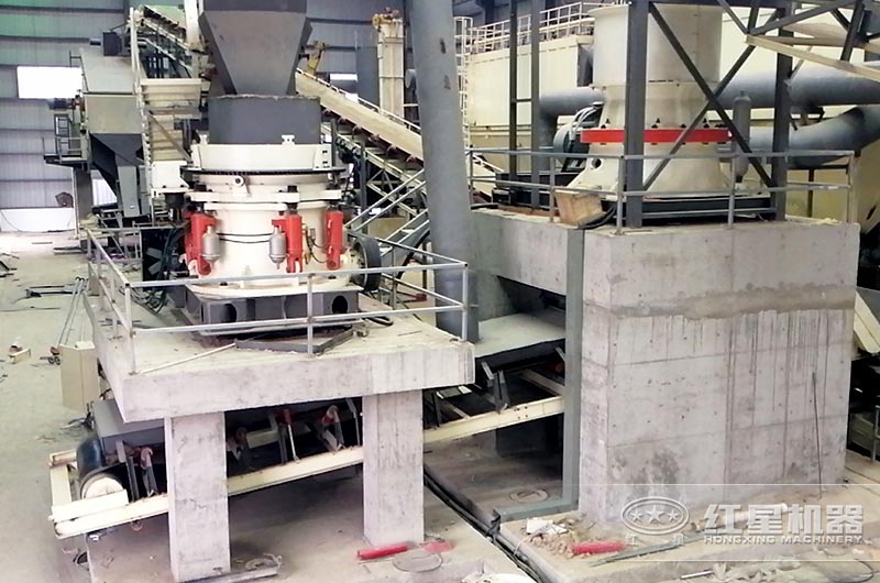 圓錐式破碎機破碎生產(chǎn)現場(chǎng) 圓錐式破碎機破碎生產(chǎn)現場(chǎng)