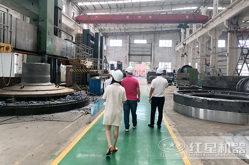 客戶(hù)到車(chē)間考察設備 客戶(hù)到車(chē)間考察設備