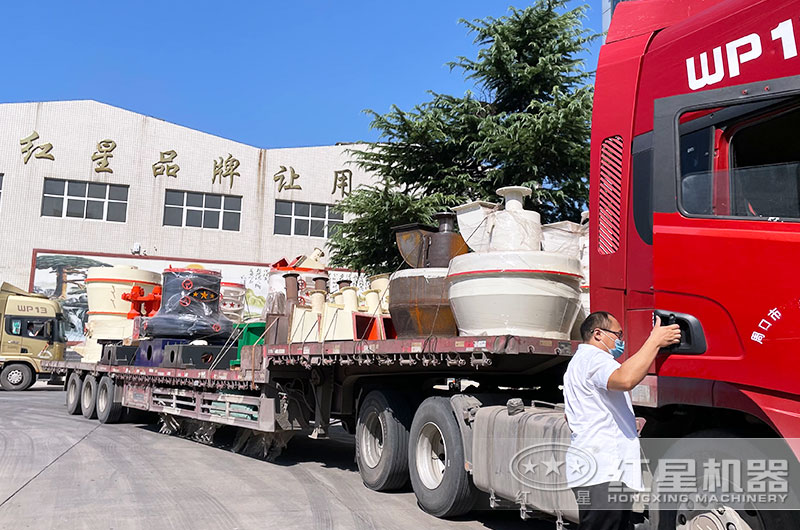 高嶺土磨粉生產(chǎn)線(xiàn)設備發(fā)貨 高嶺土磨粉生產(chǎn)線(xiàn)設備發(fā)貨