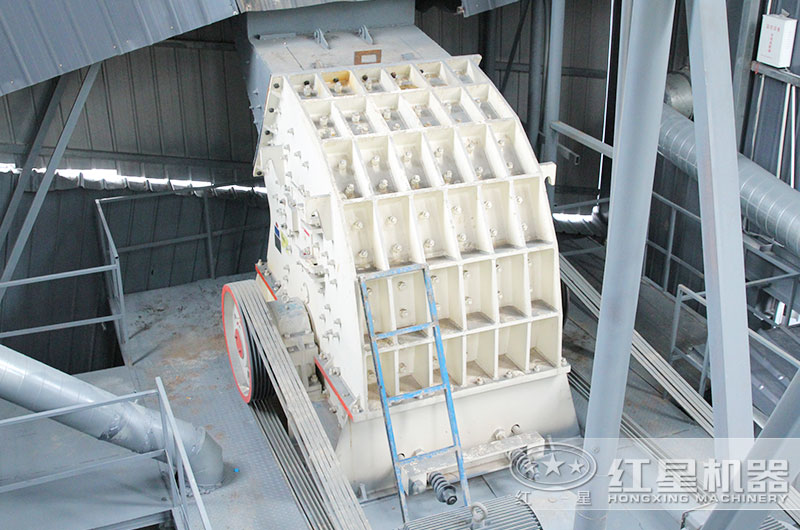 錘式破碎機石灰石破碎現場(chǎng)