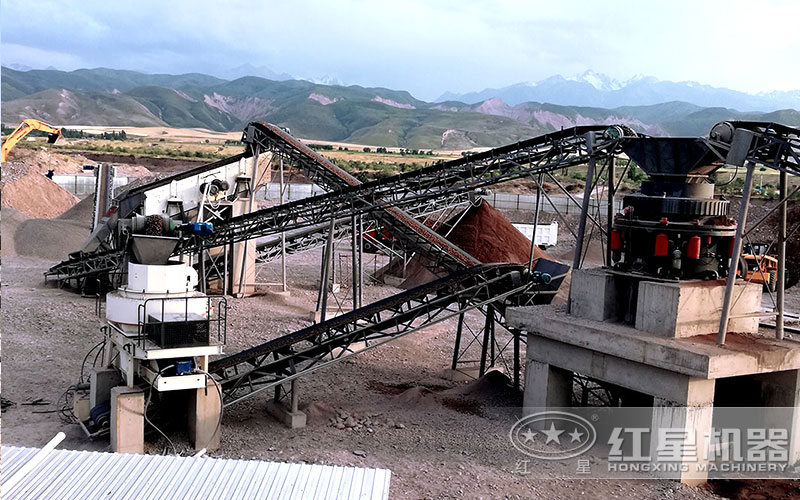 時(shí)產(chǎn)量200噸制砂生產(chǎn)現場(chǎng) 時(shí)產(chǎn)量200噸制砂生產(chǎn)現場(chǎng)