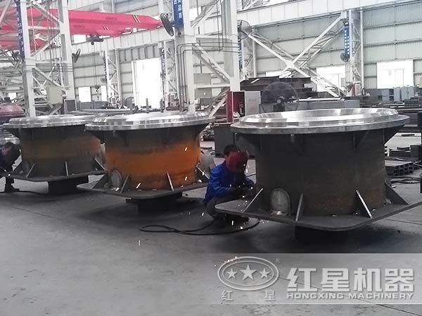 彈簧圓錐破碎機生產(chǎn)車(chē)間