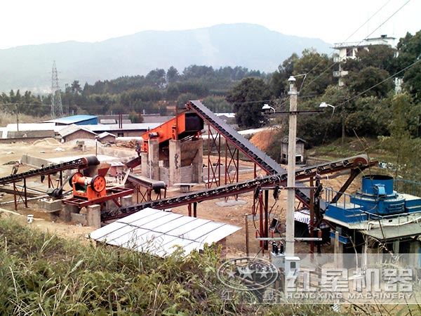 砂石生產(chǎn)線(xiàn)制砂現場(chǎng)