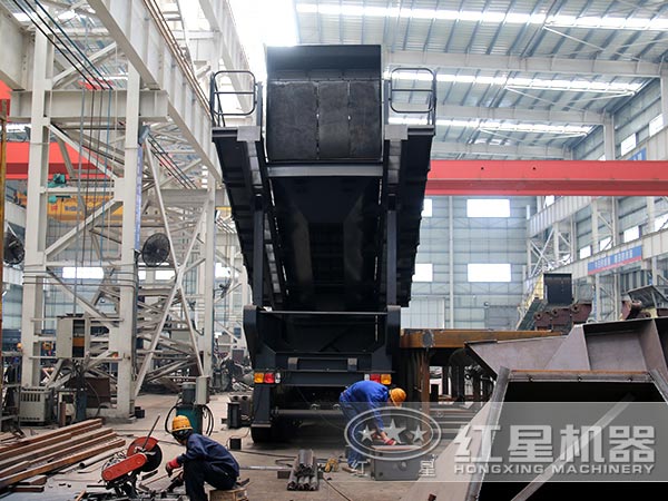 移動(dòng)圓錐破碎機廠(chǎng)家生產(chǎn)車(chē)間