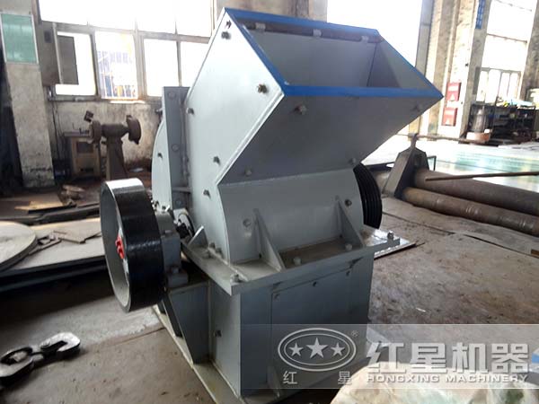 錳礦石破碎機生產(chǎn)車(chē)間