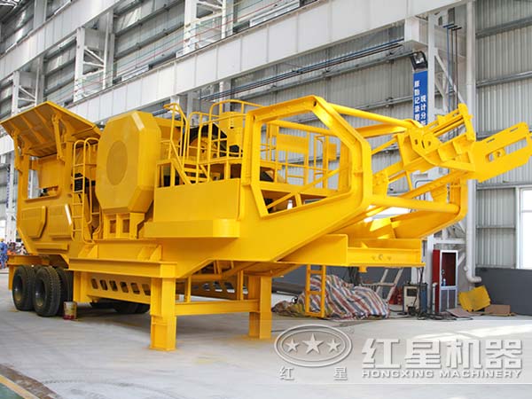 采石場(chǎng)選用移動(dòng)破碎站是履帶好？還是輪胎好？