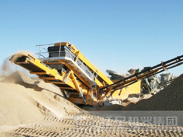 移動(dòng)破碎站工作現場(chǎng)