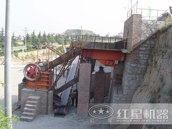 鄂式破碎機投產(chǎn)客戶(hù)現場(chǎng)