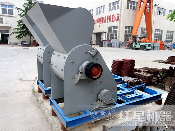 破碎煤泥選用無(wú)篩底雙級破碎機較為適宜