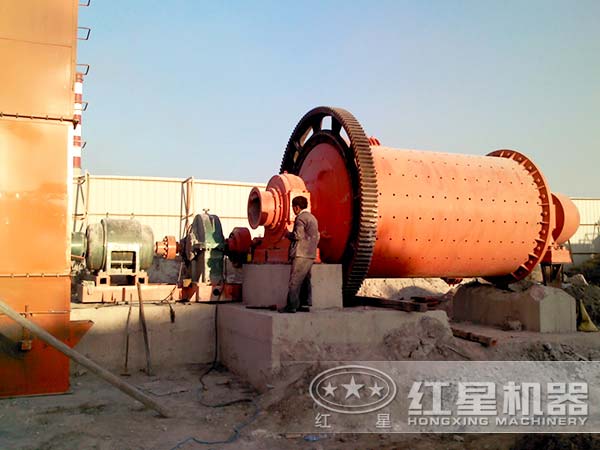 石墨棒磨機工作現場(chǎng)