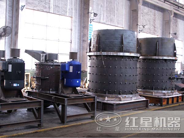 立軸石料復合破碎機加工車(chē)間