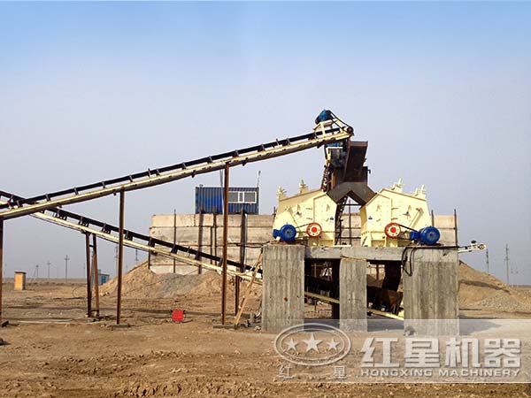 反擊細碎機工作現場(chǎng)