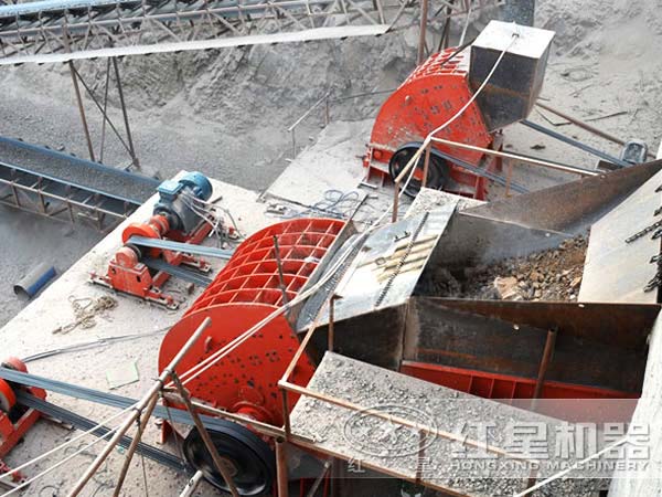 礦山錘式破碎機投產(chǎn)現場(chǎng)