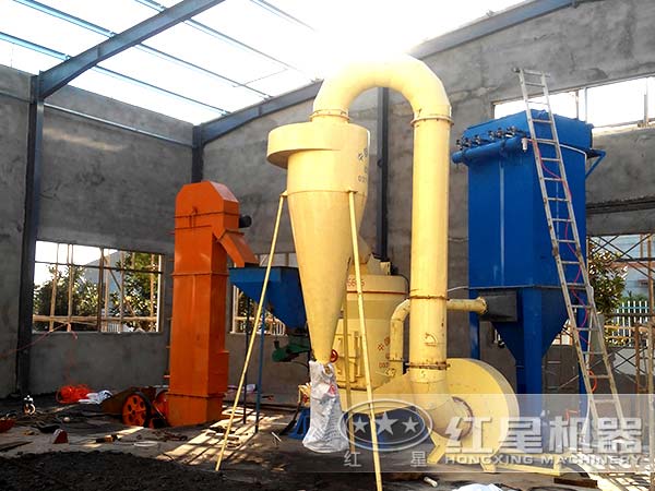 雷蒙磨粉機磨粉客戶(hù)現場(chǎng)